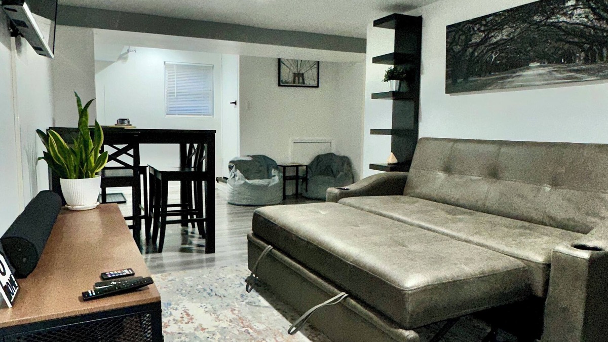 East Rockaway House | Hidden Gem: Modern Basement Apt