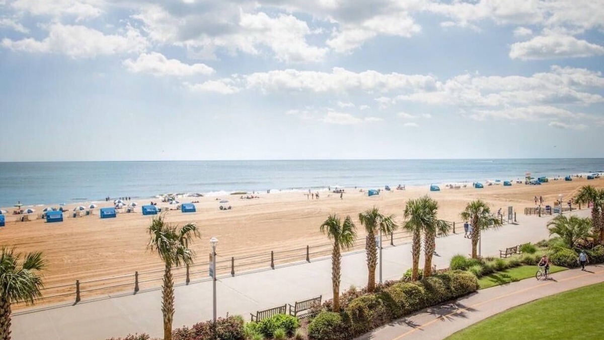 Fentress Apartment | "Hidden Gem overlooking "Coffee Shop" 20 mins from Beach-Pet Friendly