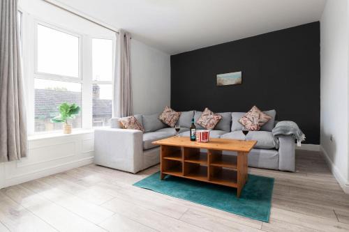 Loftus Apartment | Hidden Gem with bags of space. 3 Bed Town House