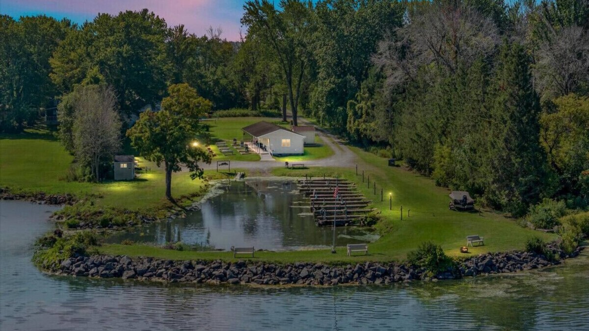 Durhamville House | Hidden Harbor Marina Unit 3 - Oneida Lake's Premier Fishing Paradise!