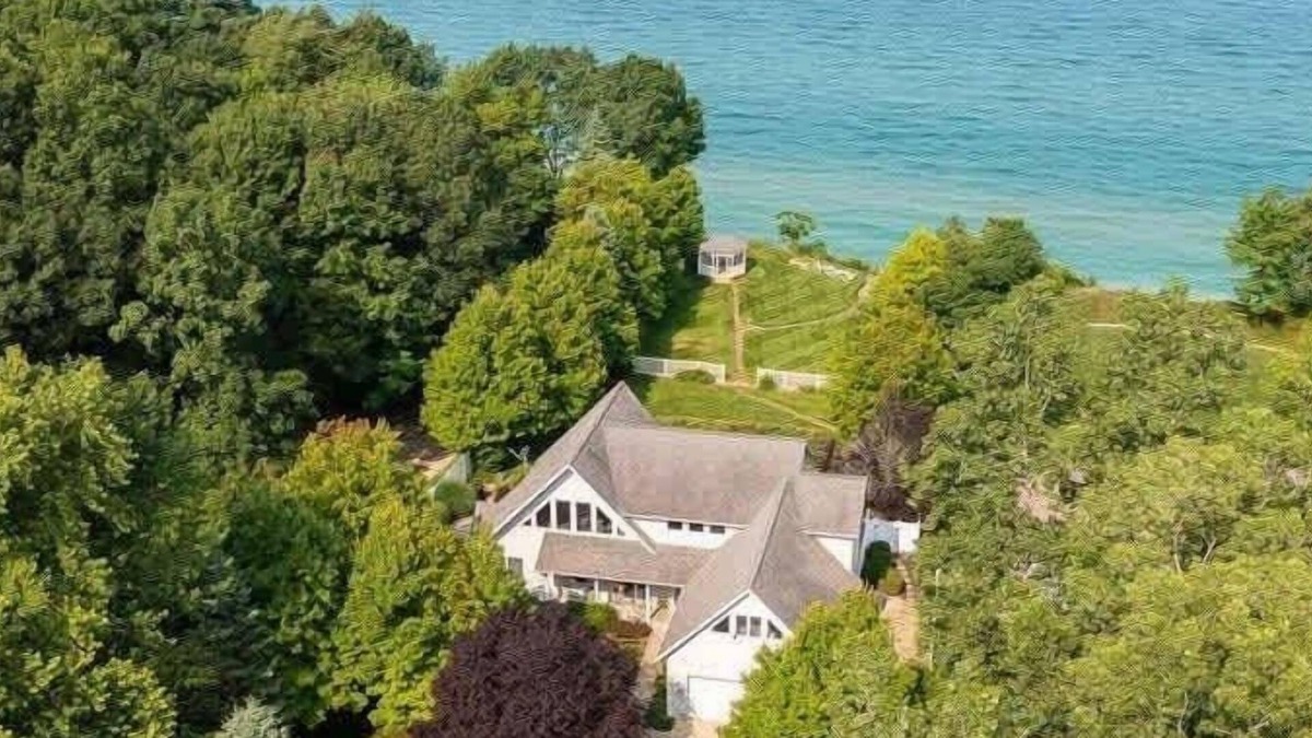 South Haven House | Hidden Haven | Hot Tub | Lake Michigan