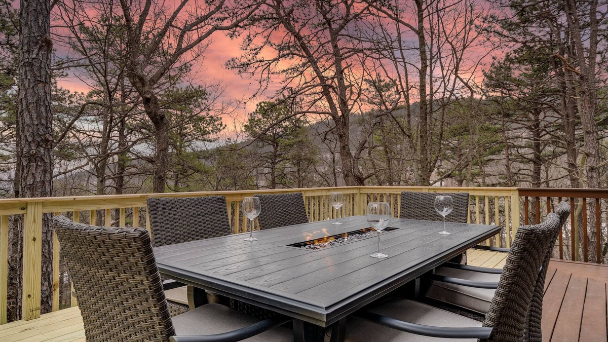 McGaheysville Ski Chalet | Hidden Haven - Kids friendly home, Great Location, Extended Deck, Outdoor Dining