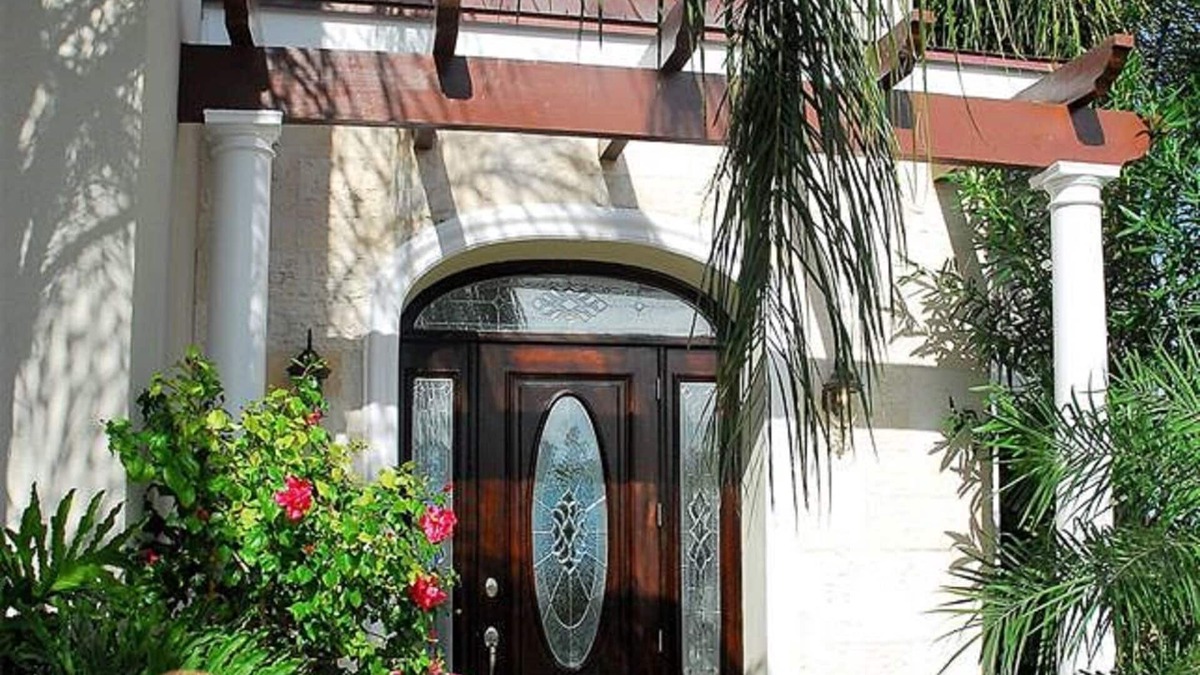 Nassau House | Hidden Hills. A exclusive community with panaramic views
