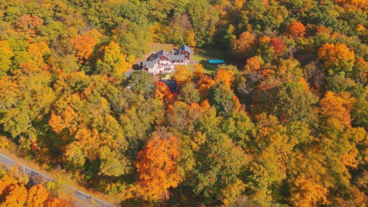 Danbury Villa | Hidden Hillside Villa One Hour from NYC