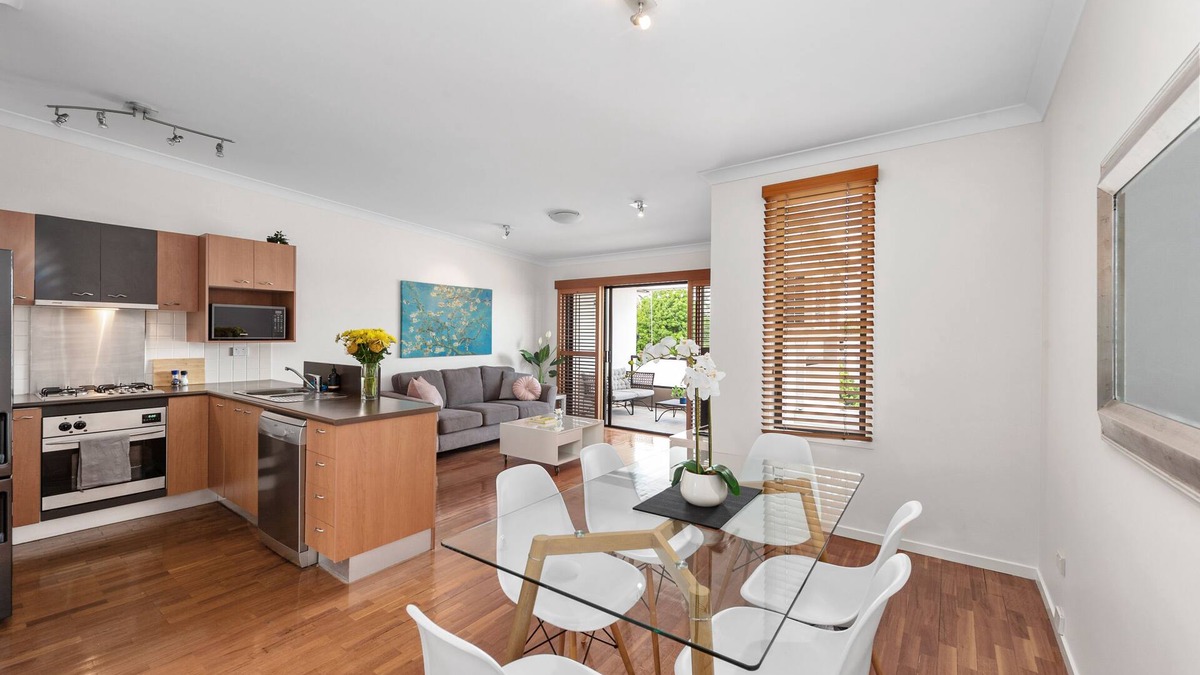 New Farm Apartment | Hidden in New Farm ~ 1 Bed/1 Bath/1 Car/Views