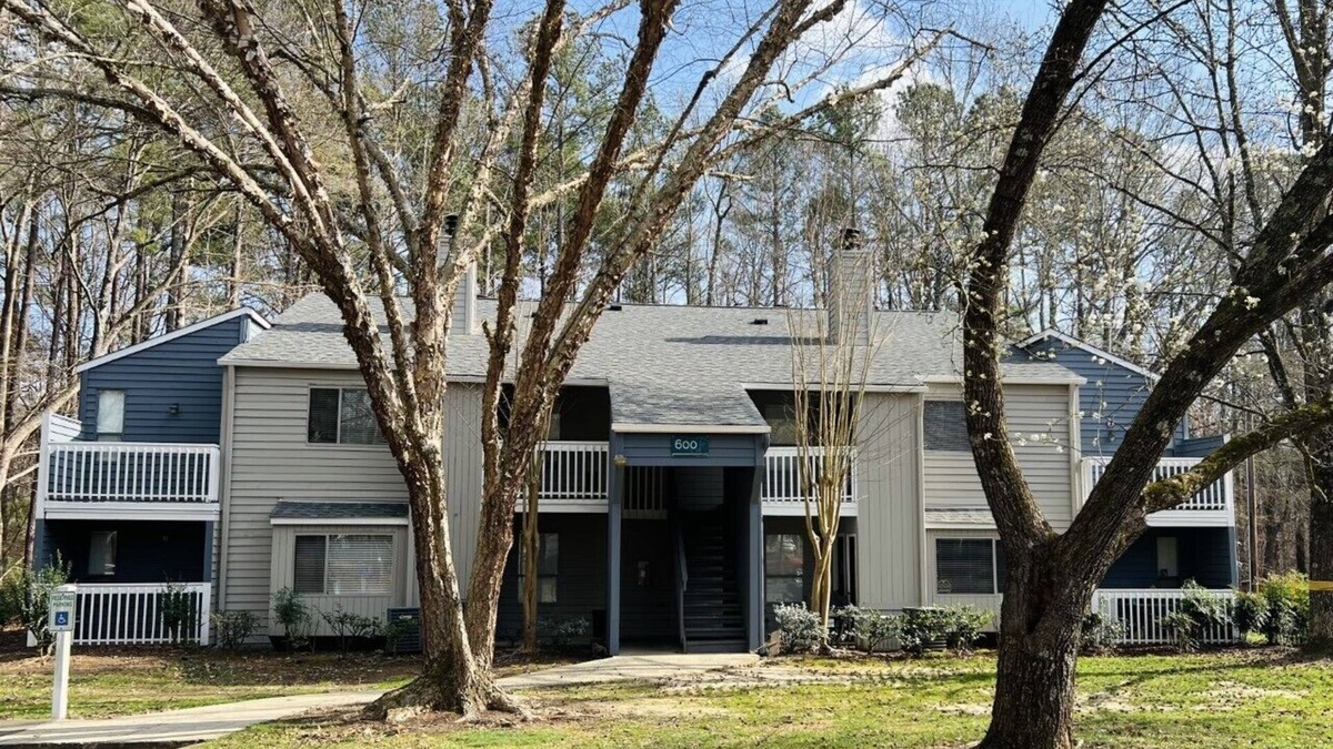 Durham Apartment | Hidden In Plain Sight, just minutes away from Duke University/Hospital!