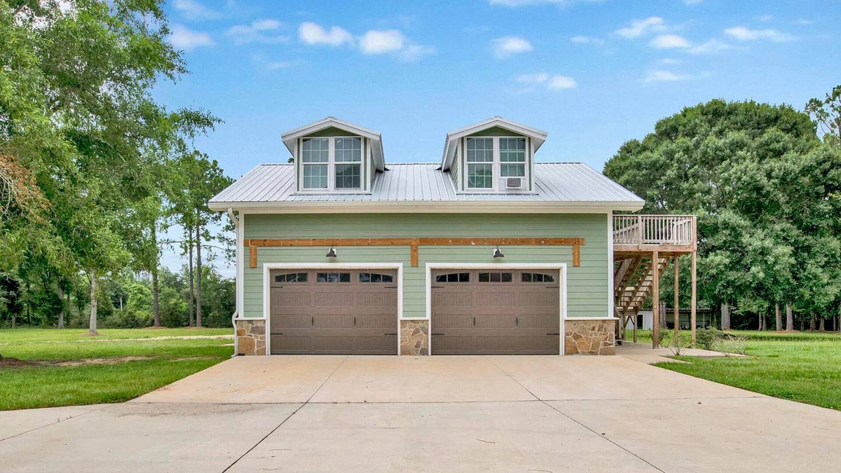 Fairhope Apartment | HIDDEN JAM! Private Studio on a Ranch. Access to Pool, Outdoor Kitchen, Fire Pit