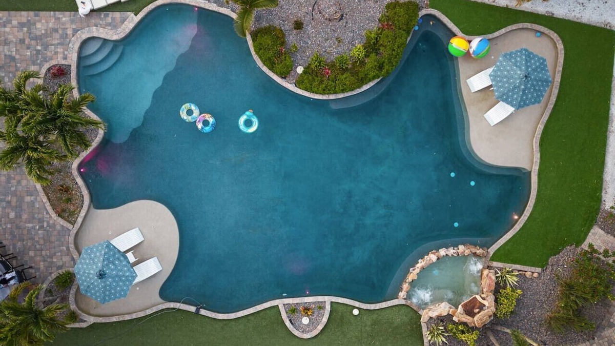 St. Petersburg - Clearwater Apartment | Hidden Lagoon 🌴 Private Resort | Pool, Pickleball, Mini Golf + More!