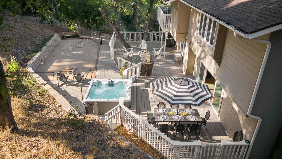 Atascadero House | Hidden Oaks Farmhouse by AvantStay | Hot Tub, Deck