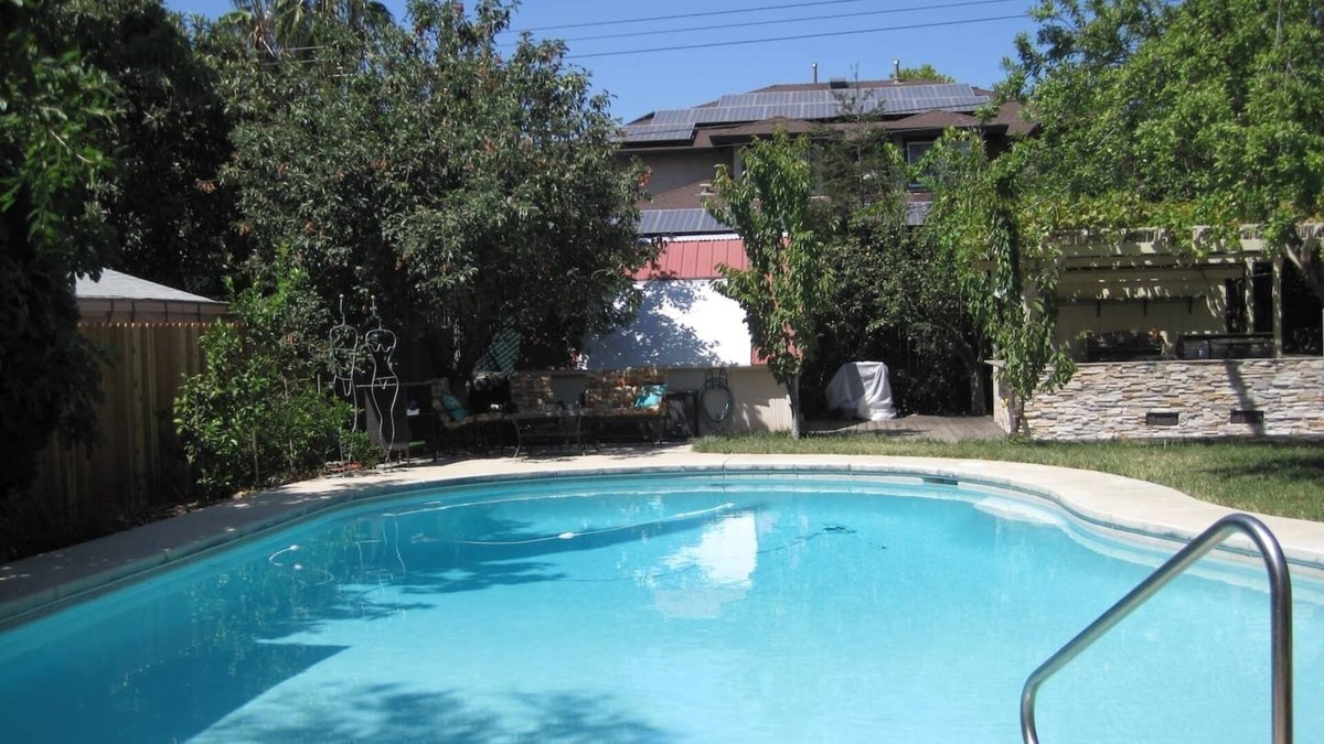 Fair Oaks House | Hidden Oasis with pool and garden