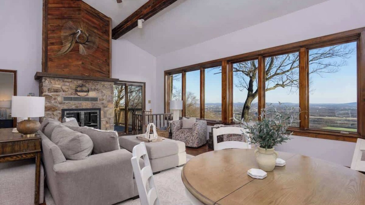 Enola House | Hidden Overlook - 2BR Fast Wi-Fi