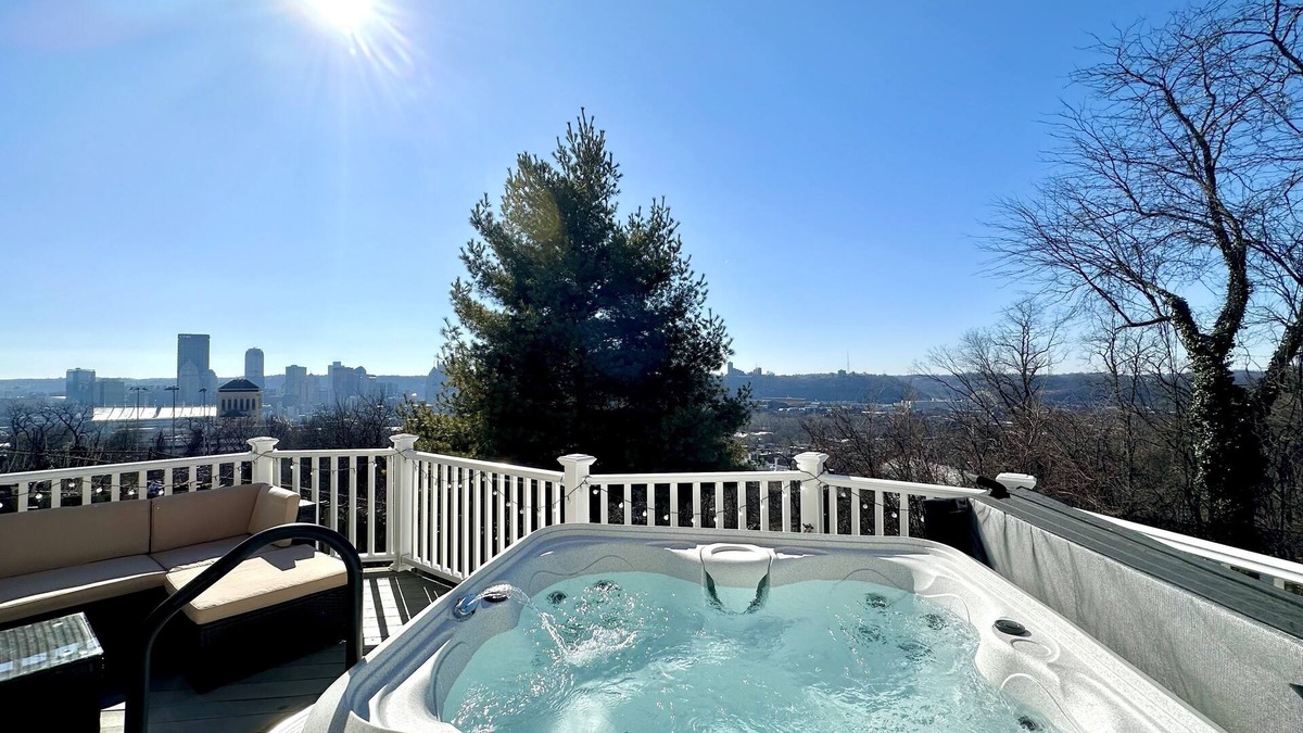 Pittsburgh House | Hidden Pearl - City Skyline View - Free Hot Spa