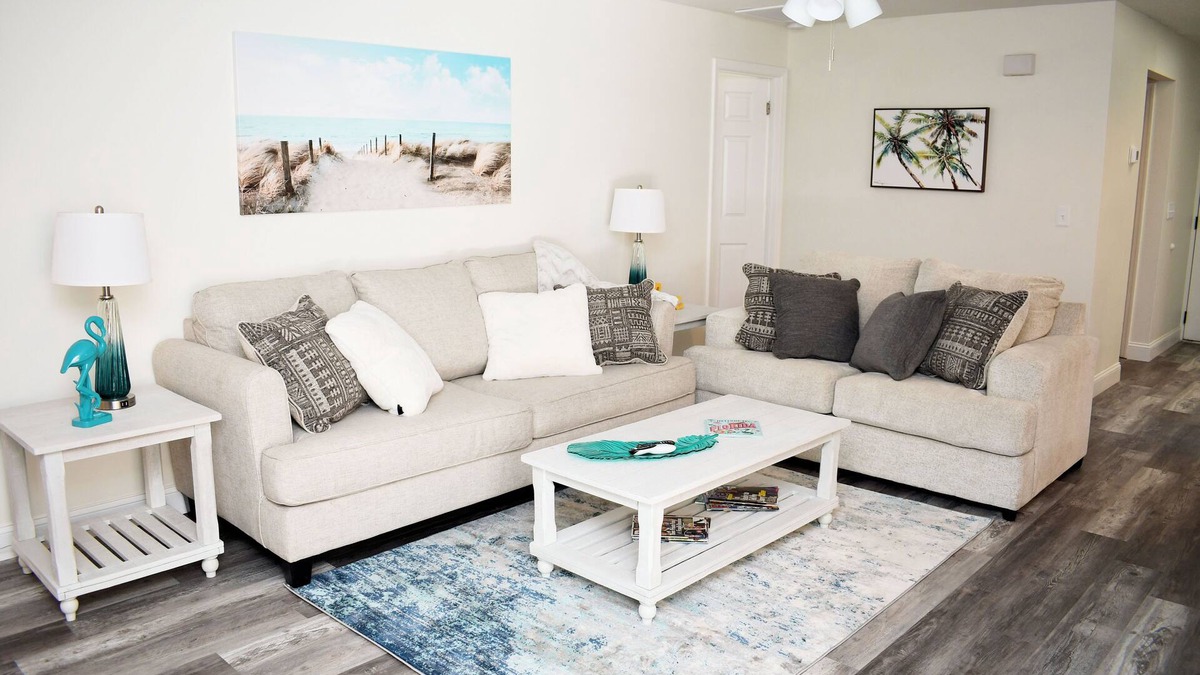 Palma Sola House | Hidden Retreat~heated pool/spa minutes to beaches and IMG Academy *NEW LISTING*n