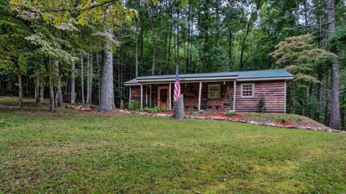 Hiawassee Cabin | Hidden Secluded Cabin in Blue Ridge Mountains in a very Private Setting