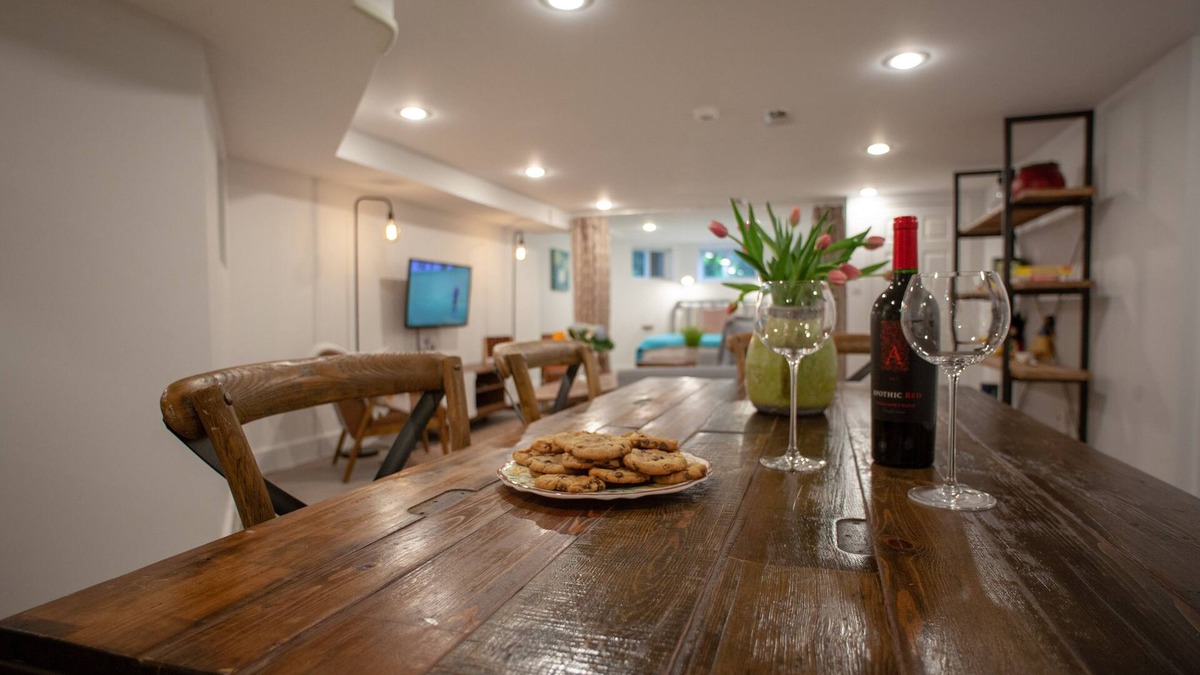 Columbia Heights Apartment | Hidden treasure, GREAT for families - Roomy, comfy, close to everything!