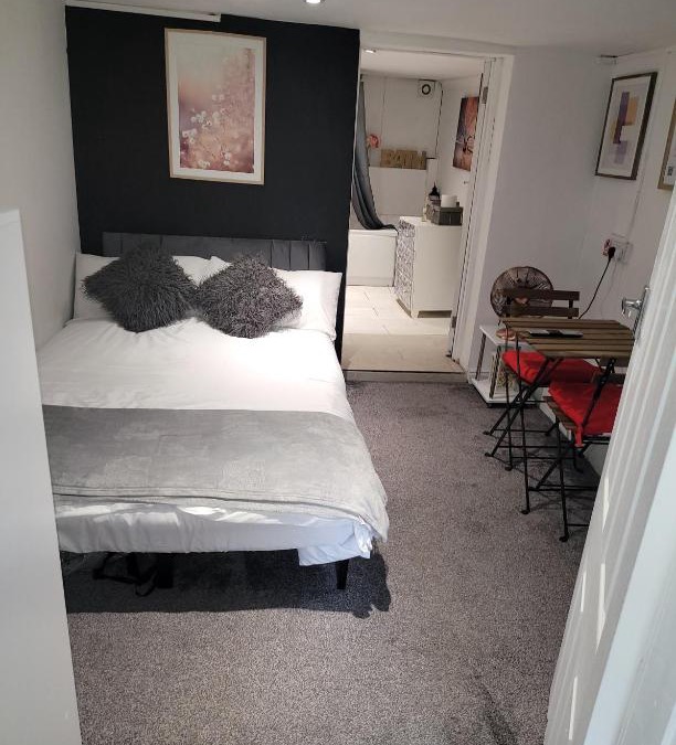 Gillingham Apartment | Hidden Treasure-Netflix and Wi-Fi-Basement flat