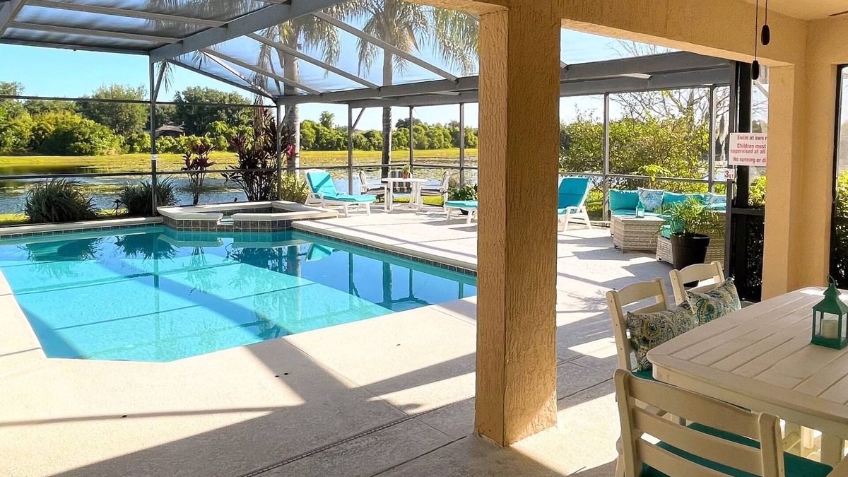 Orange Tree Villa | Hidden Waterfront Oasis - 18 minutes to the Disney Entrance!