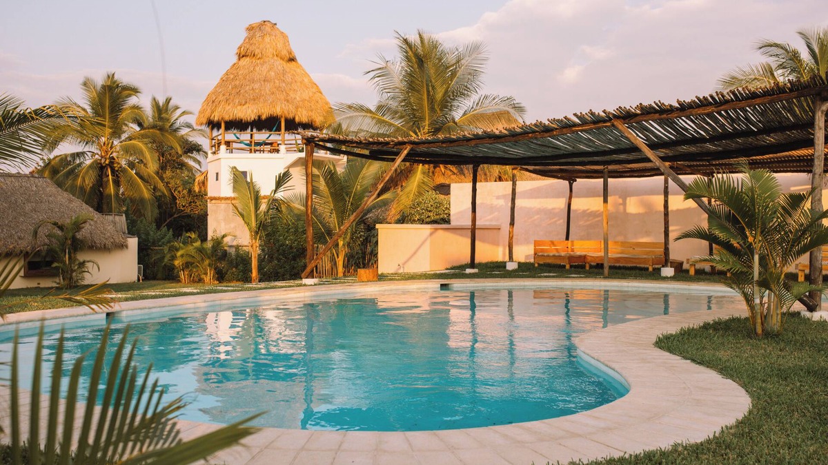 El Paredon Hotel | Hidden Wave
