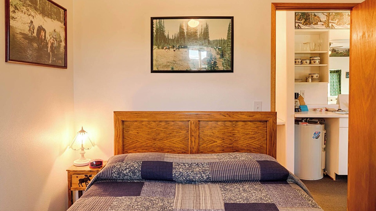 Oroville Cabin | Hideaway Cabin at Eden Valley Ranch