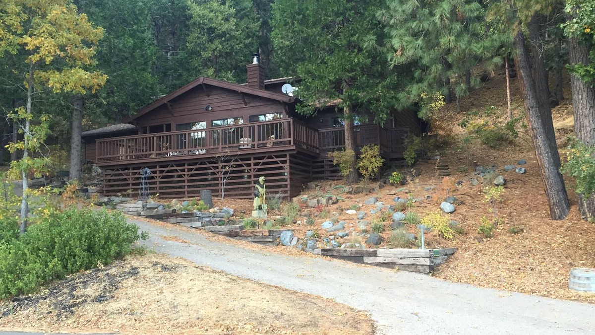 Mount Shasta House | Hideaway House on Wyehka Way