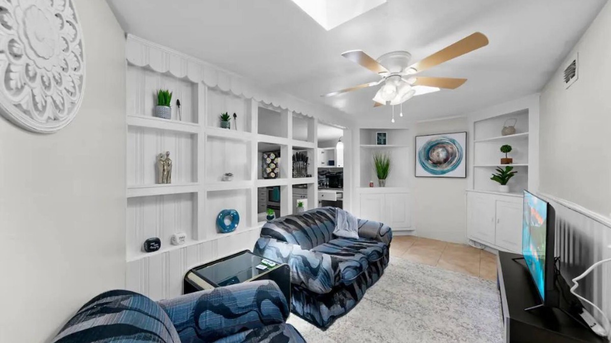 Arlington House | Hideaway Nest Saver, Long-Term, Skylights, W/D