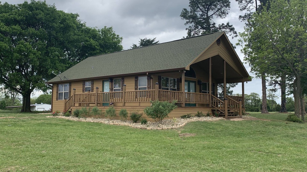 Winnsboro Cabin | Hideaway on the Hill - Winnsboro, Texas