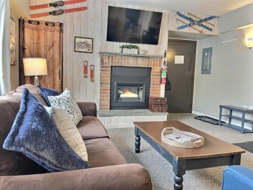 Killington Apartment | Hideaway Retreat- Pool, HotTub, Sauna, Gym