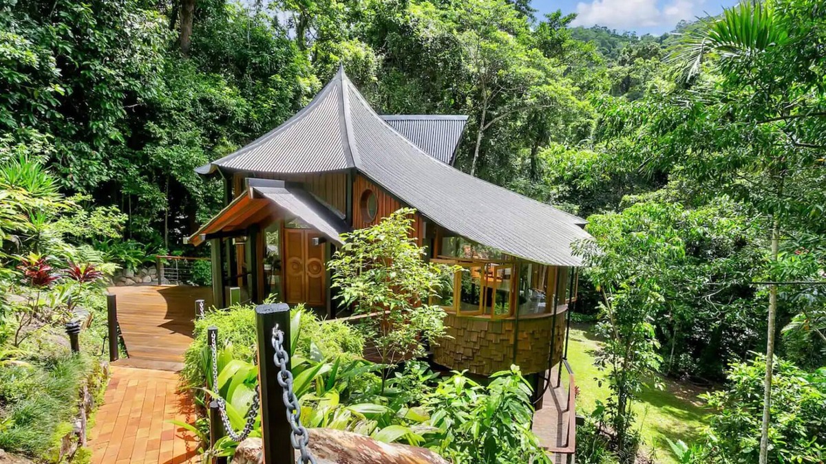Earlville House | Hideaway Treehouse- A unique escape just 10mins from Cairns CBD