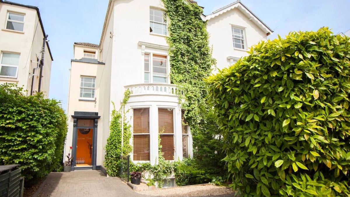 Cotham House | higgihaus #46 Beautifully Appointed 5-Bedroom Victorian House