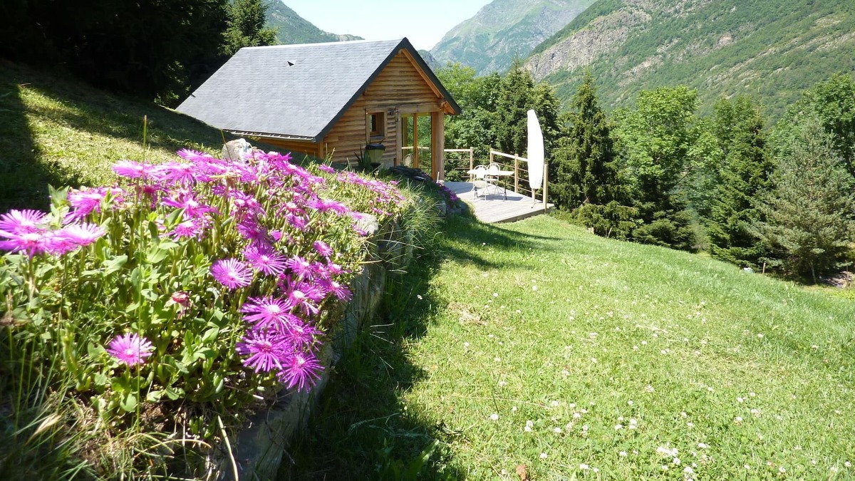 Gedre Ski Chalet | HIGH-ALTITUDE CHALET