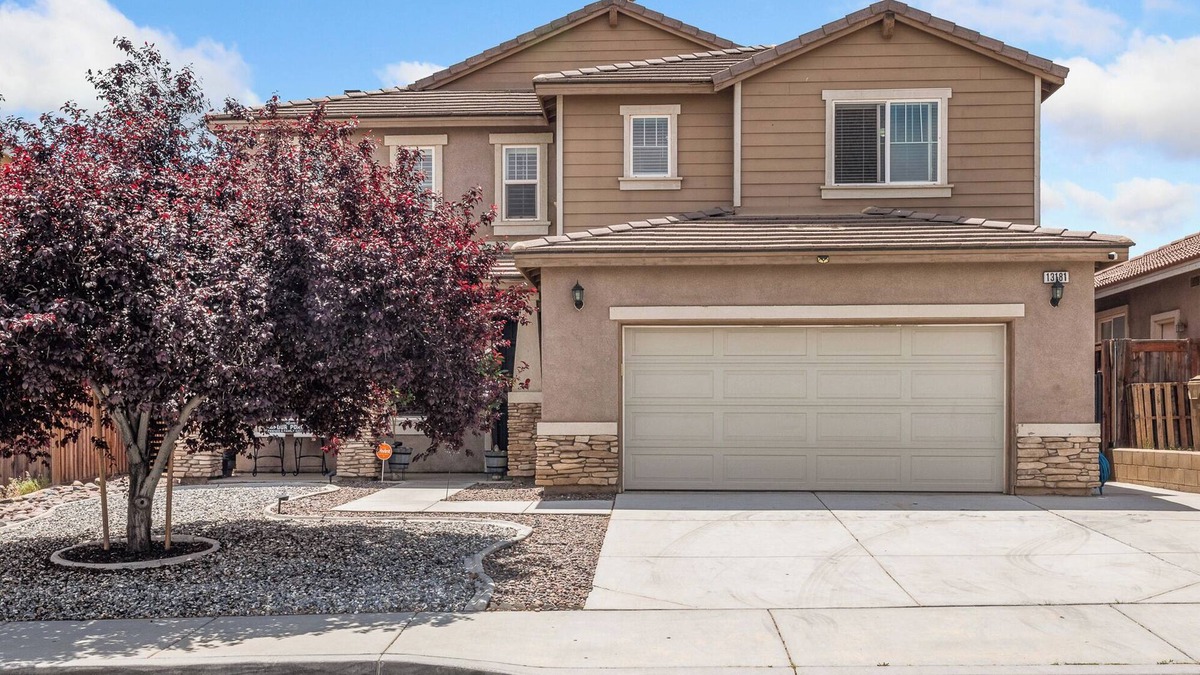 Hesperia House | High Desert Cozy Nest!nBig & Cozy Desert Getaway/4BR 3BA Hot Tub&Fire Pit