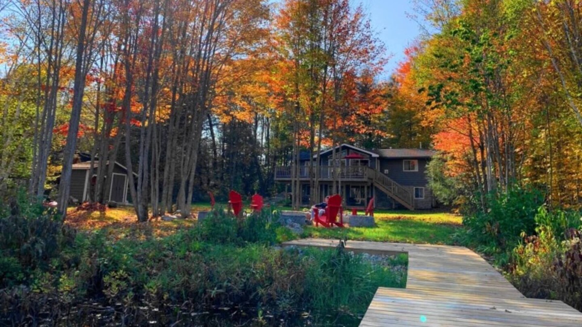 Marmora and Lake Cottage | High-End 4 Bedroom Cottage - Pets ★★★★★