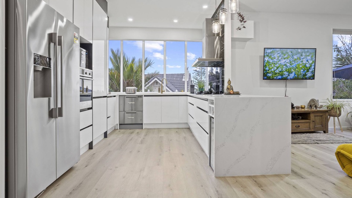 Hillsborough Villa | High-end Modern Villa Spa Pool & Views