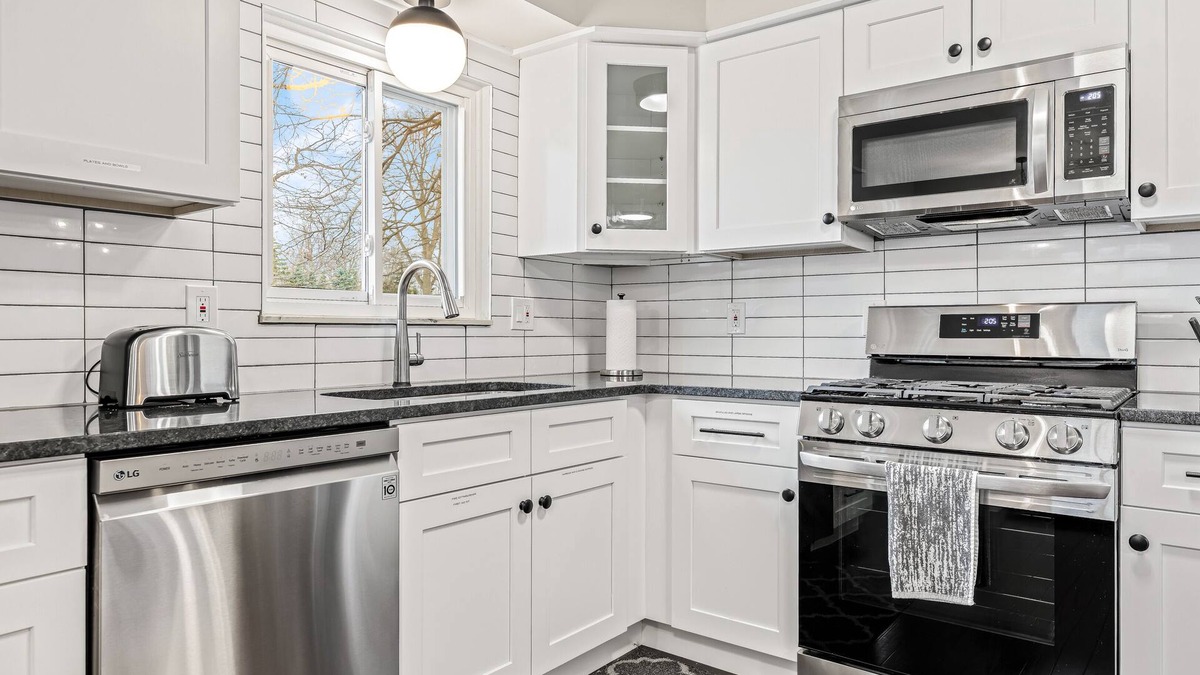 Taylor House | High End Ranch - 3 Bed 2 Bath - Taylor