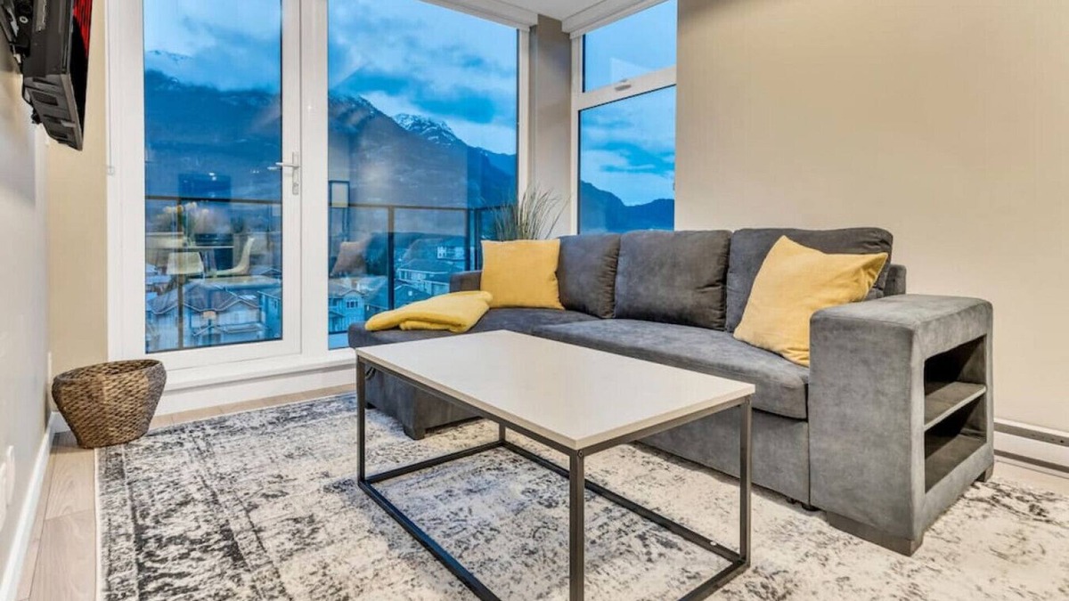 Downtown Squamish Apartment | High-End Squamish Penthouse With Mountain Views