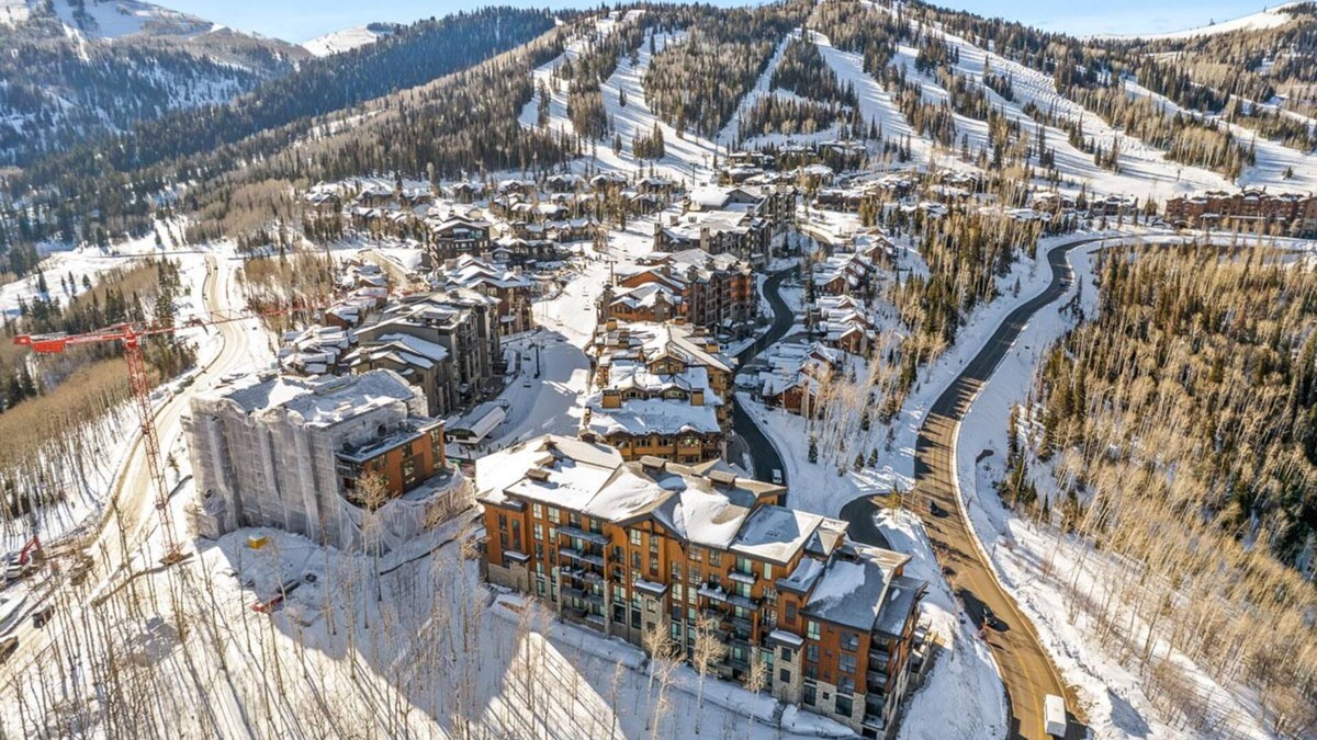Empire Pass Condo | High-End Studio Condo in Empire Pass with Mountain Views. On-Site Hot Tub