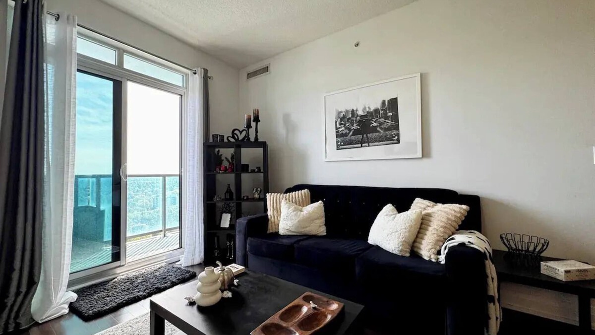 Thornhill Condo | High Floor Beautiful View Condo in Thornhill