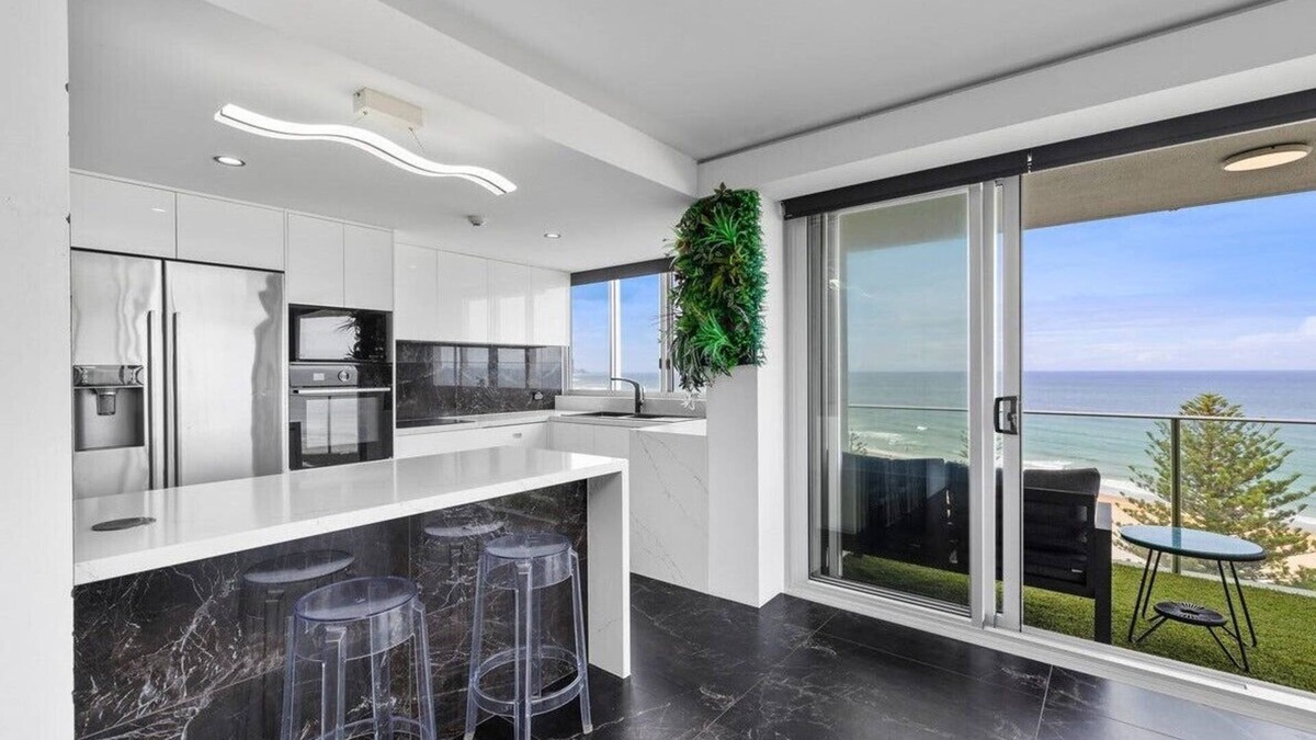 Burleigh Heads Apartment | High Floor Ocean Front Apartment On Burleigh Beach