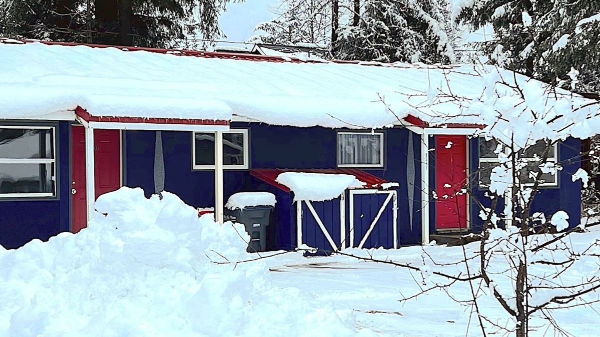Mendenhall Valley House | High Grade - Affordable, Near Mendenhall Glacier, Trails, and Conveniences -DISCOUNT ON TOURS!