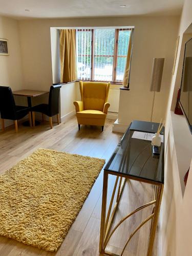 Botley Apartment | High Hedges Apartment A