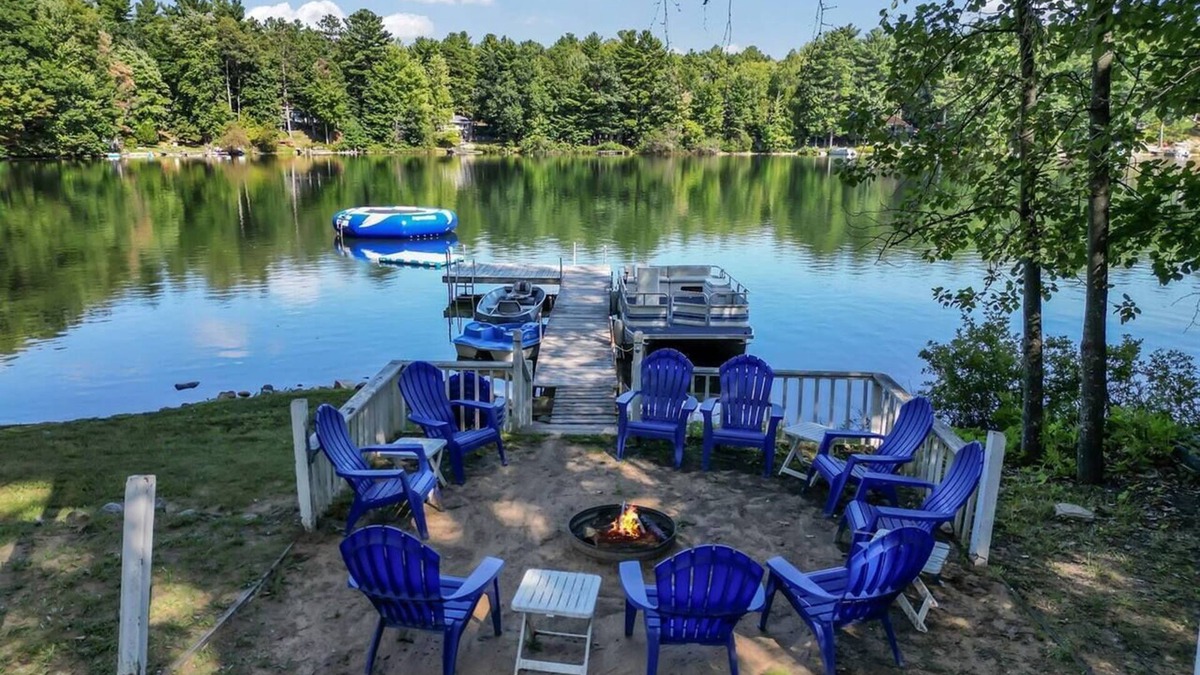 Mayfield House | High Lake Hideaway: 5BR Retreat, Tramp, Winter Fun