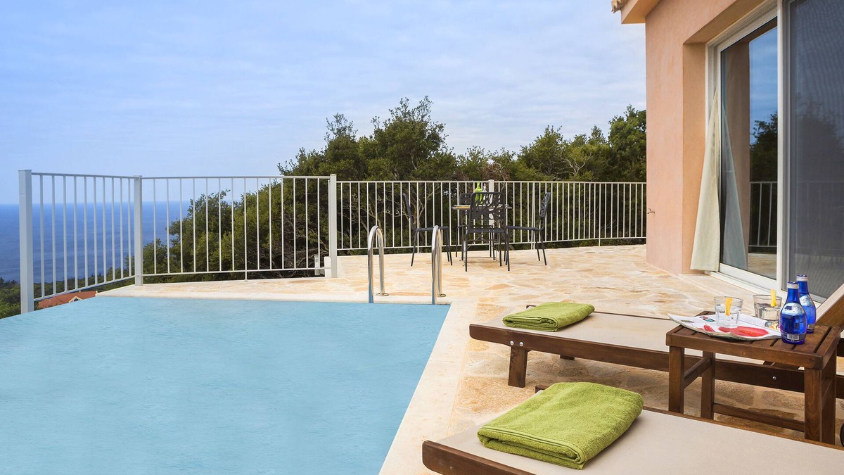 Chalikeri Villa | High level of hospitality-panoramic view-private pool-elegance.