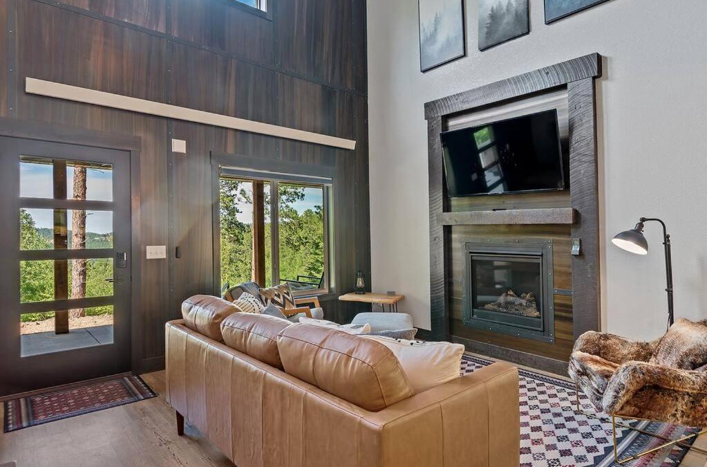 Deadwood House | High Mountain Rustic Cabin Hot Tub Game Loft