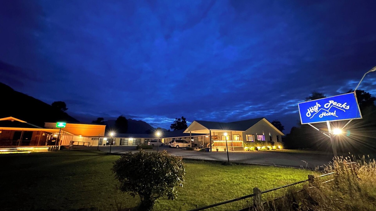 Fox Glacier Hotel | High Peaks Hotel