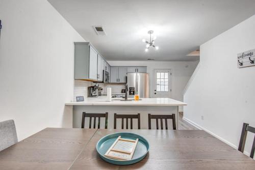 University District House | High Point House Huit Retreat 4