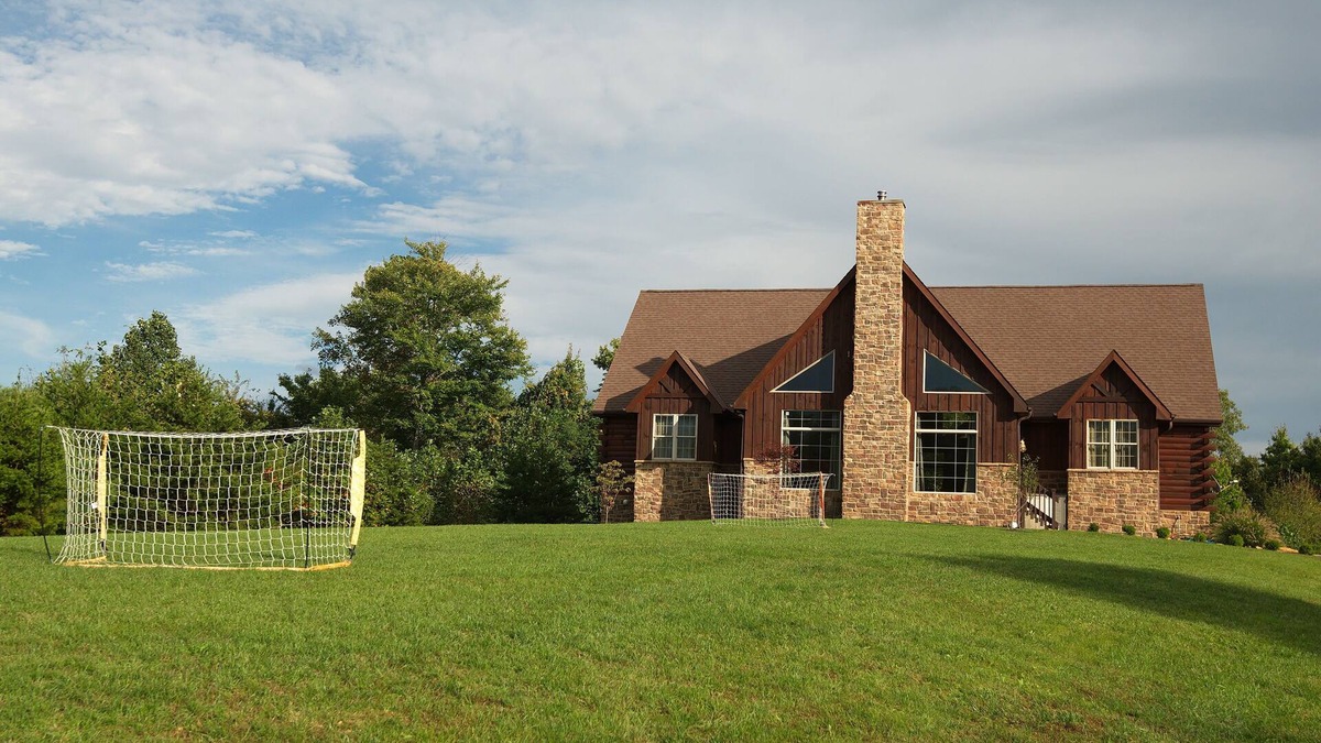Laurelville Cabin | High Point Retreat! Large open concept. Great for family gatherings!