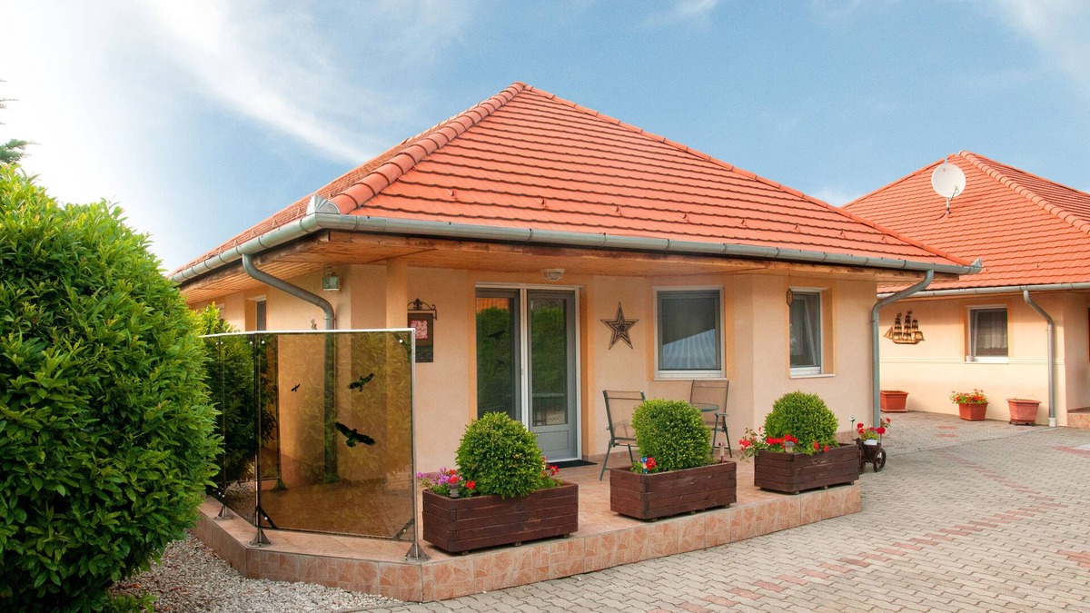 Balatonbereny House | High quality house "Sunshine" for 6 persons, lake 1000m, pool, air conditioning