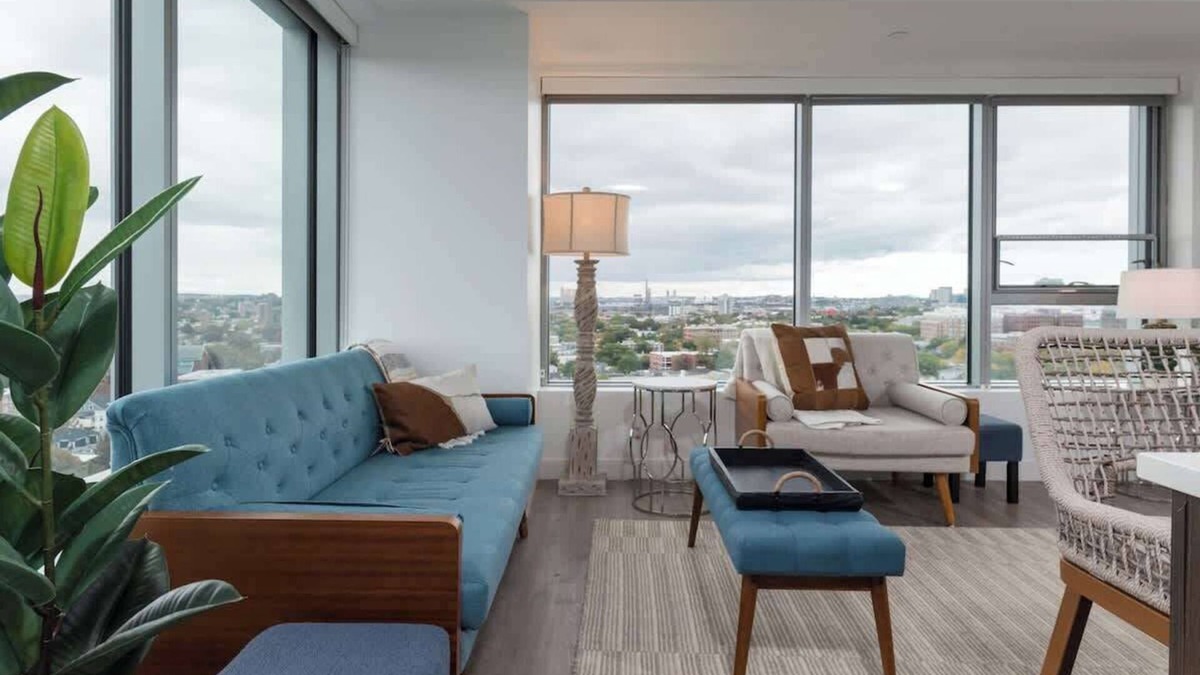 Central Square Apartment | High Rise 3 BR Retreat w City Skyline Views, Shared Gym