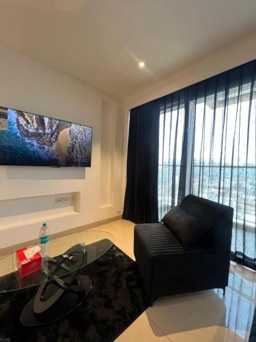 Gurugram Apartment | High Rise Black Theme Jacuzzi Studio -14th floor