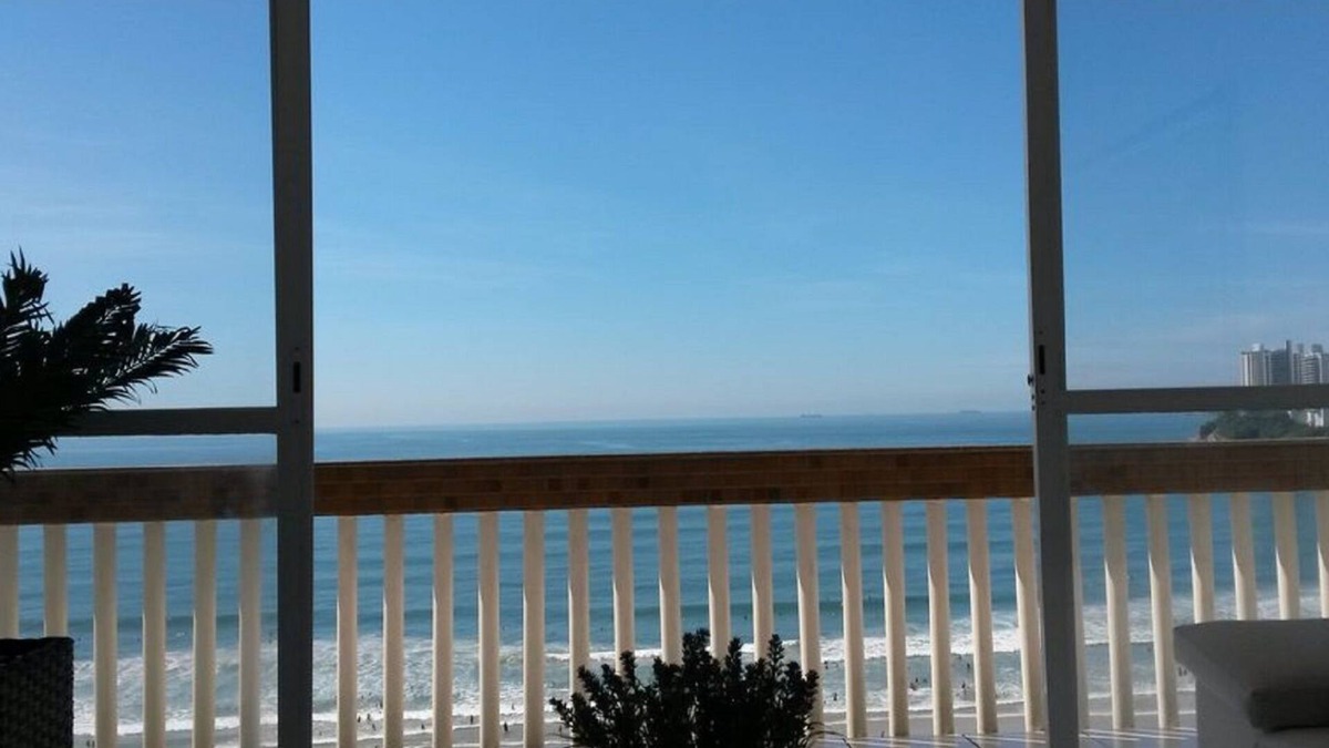 Centro Apartment | High standard apartment, balcony facing the sea, Pitangueiras Beach.